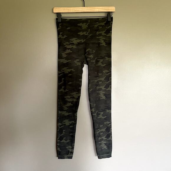 SPANX Look At Me Now Seamless Leggings Green Camo Size Medium High Rise Slimming - Picture 5 of 16